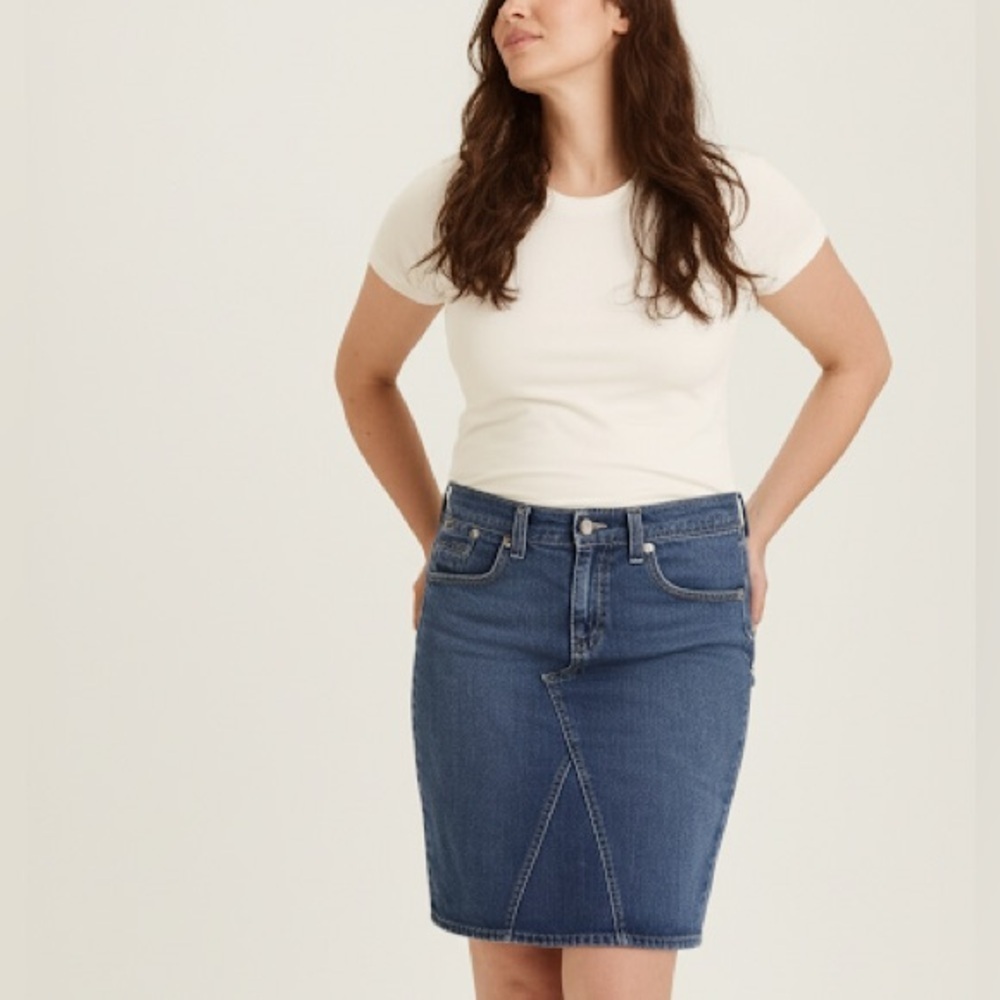 Levi’s Y2K Denim Mini Skirt Size 12 – Vintage Vibe, Medium Wash Jean Denim
